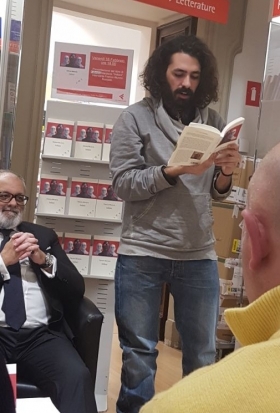 foto della presentazione del libro fatta presso la libreria Feltrinelli di P - Europa Edizioni