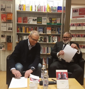 foto della presentazione del libro fatta presso la libreria Feltrinelli di P - Europa Edizioni